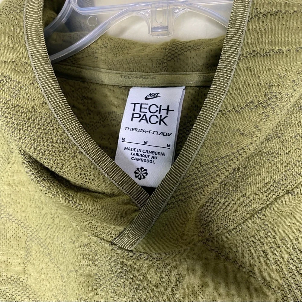 Nike Therma-FIT ADV Tech Pak Men’s Olive Green Pullover Hoodie Nwt Size M